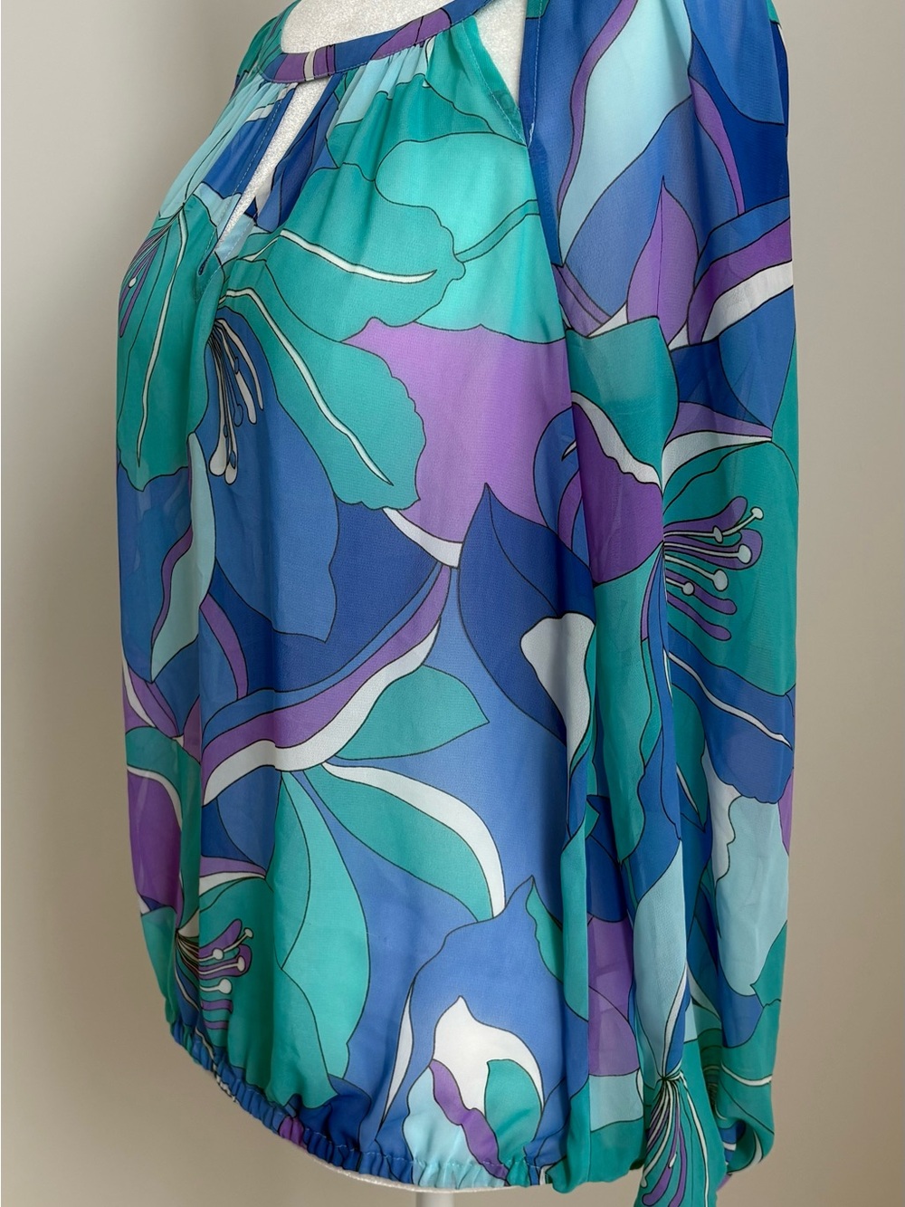 Jennifer Lopez Turquoise Blue Purple Floral Print Top with Gold Ring Detail - Picture 2 of 5